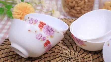 장식이 있는 화이트 오팔 유리로 개별적으로 인쇄된 그릇