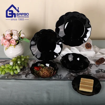 다양한 크기(6, 7, 8, 9, 10, 11인치)의 블랙 오팔 유리로 제작된 내열 먹이 그릇.